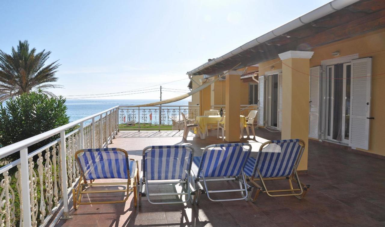 Hotel Elias & Vasili House à Agios Georgios Pagon Extérieur photo